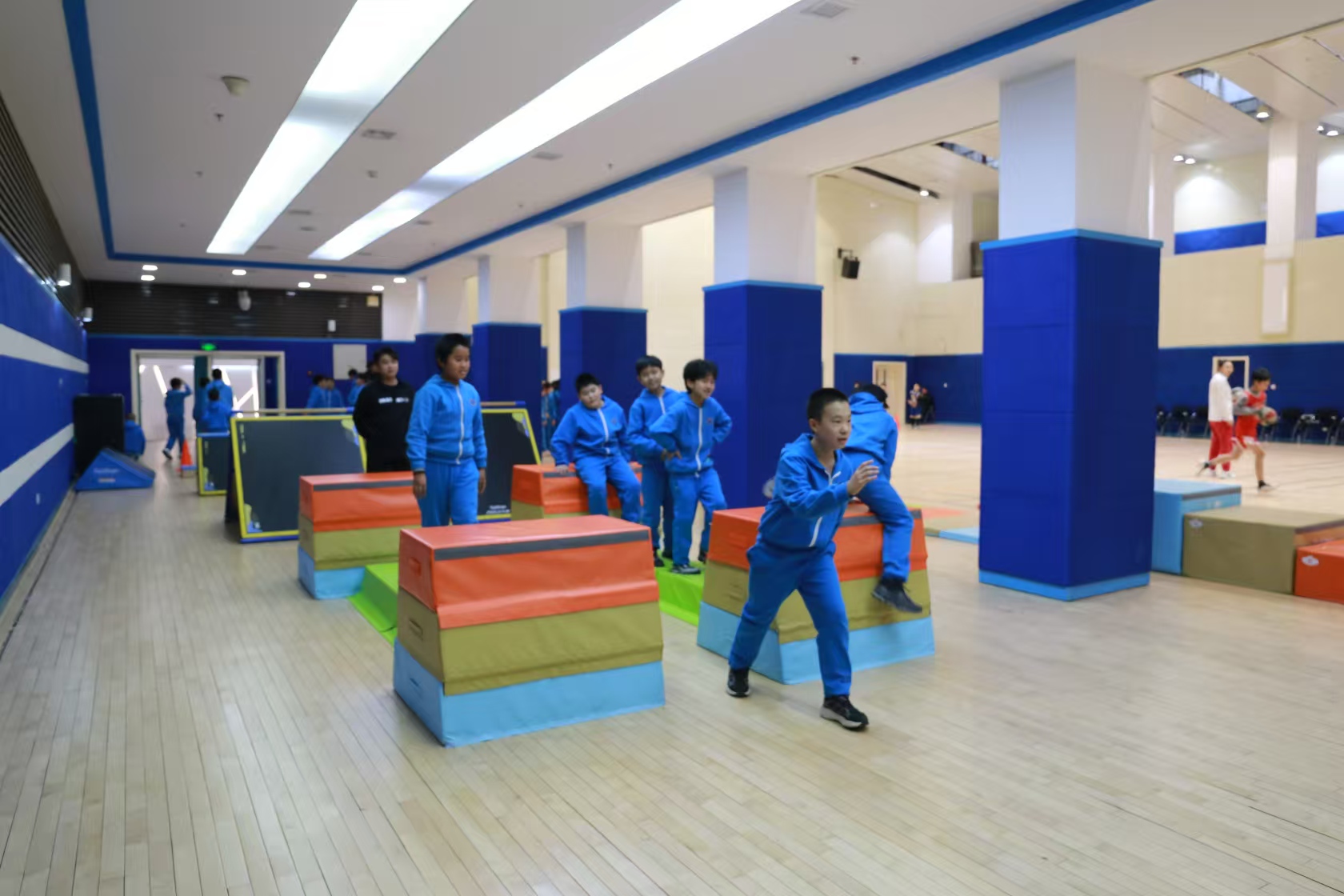 米兰·(milan)中国官方网站体育跑酷器材进京“炫秀”